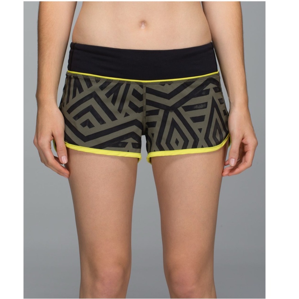 Lululemon Size 10 Run Speed Short 4-way Stretch Chevron Shuffle Running Shorts